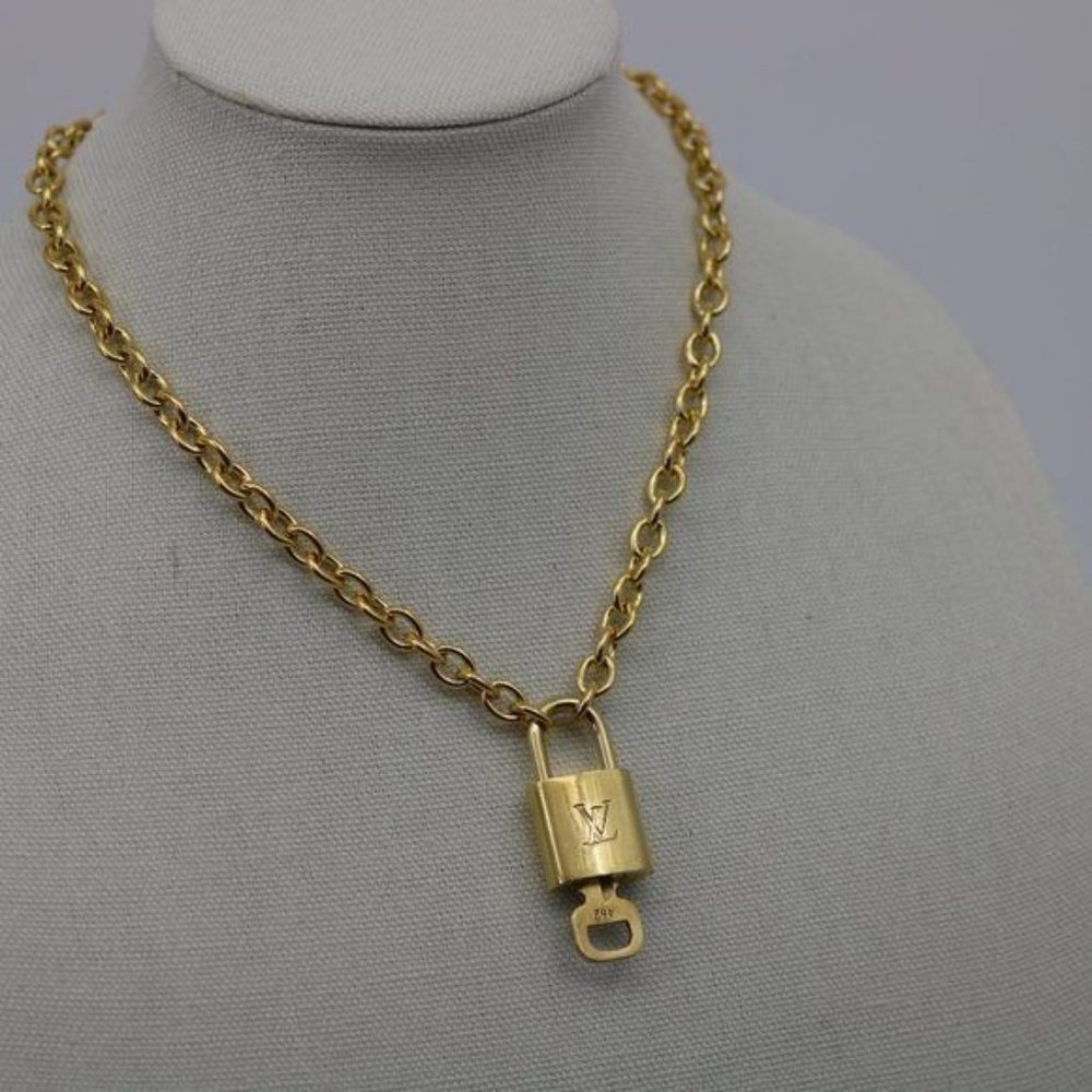 Louis Vuitton Gold Padlock & Key with Second-hand Necklace - Picture 4 of 6